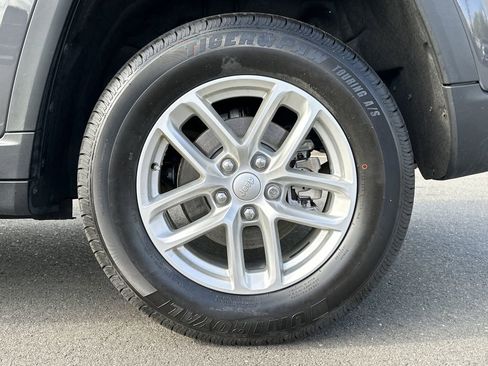 Certified 2023 Jeep Grand Cherokee Laredo X RWD image 16