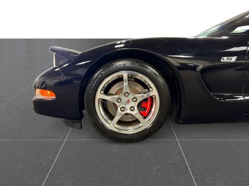 Used 2004 Chevrolet Corvette Coupe w/ Preferred Equipment Group RWD image 14