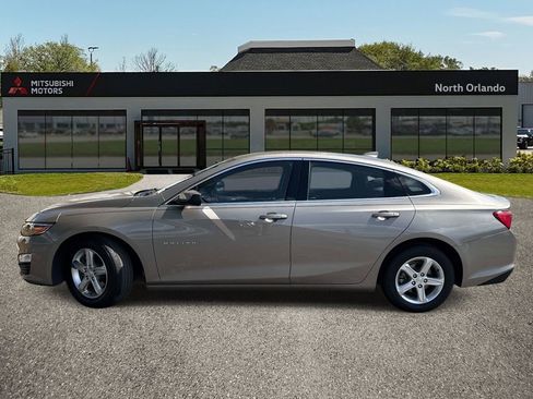 Used 2024 Chevrolet Malibu LT FWD image 2