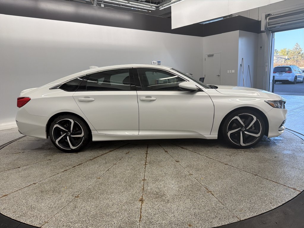 Used 2018 Honda Accord Sport image 3
