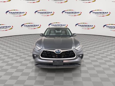 Used 2020 Toyota Highlander XLE image 3