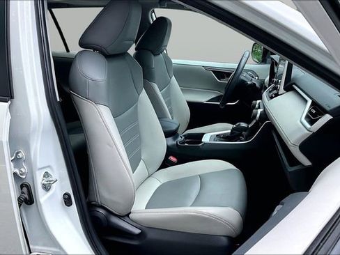 Used 2021 Toyota RAV4 XLE Premium AWD/4WD image 15