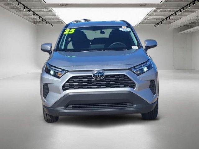 Used 2025 Toyota RAV4 XLE FWD image 9