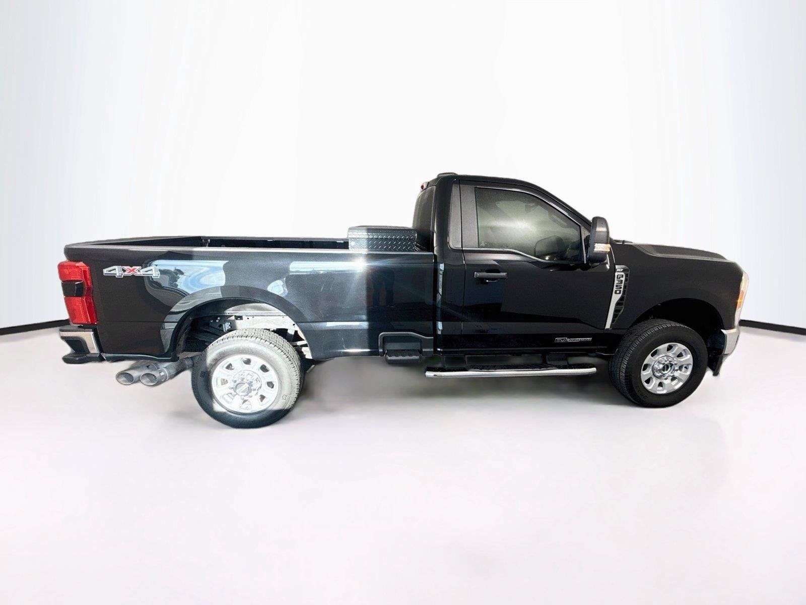 Used 2023 Ford F350 XLT w/ 360-Degree Camera Package AWD/4WD image 6