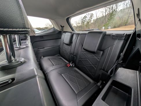 Used 2024 Volkswagen Atlas SE w/ Black Wheel Package image 19