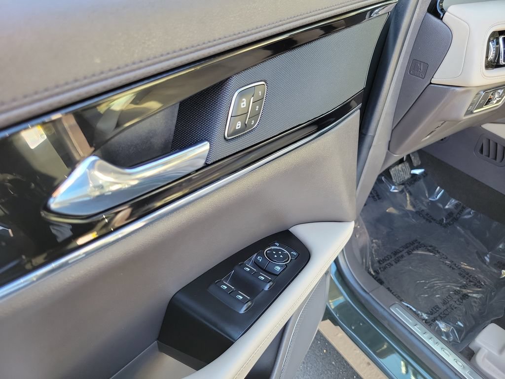 Used 2022 Lincoln Nautilus AWD w/ Premium Package image 7
