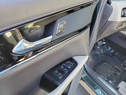 Used 2022 Lincoln Nautilus AWD w/ Premium Package image 7