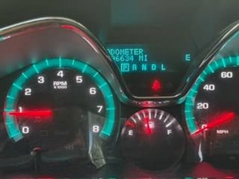 Used 2017 Chevrolet Traverse LT w/ Style and Technology Package FWD image 3