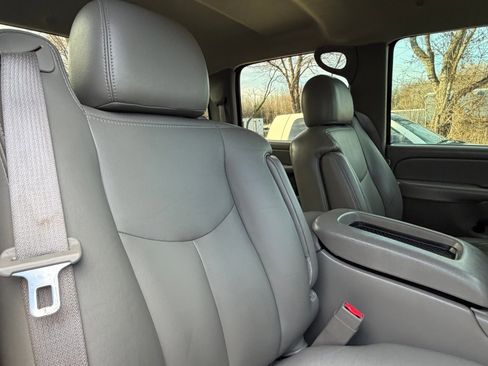 Used 2005 GMC Sierra 3500 SLT w/ Heavy-Duty Power Package image 32