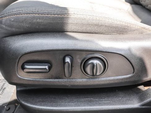 Used 2018 Chevrolet Equinox LT w/ Sun & Infotainment Package FWD image 9