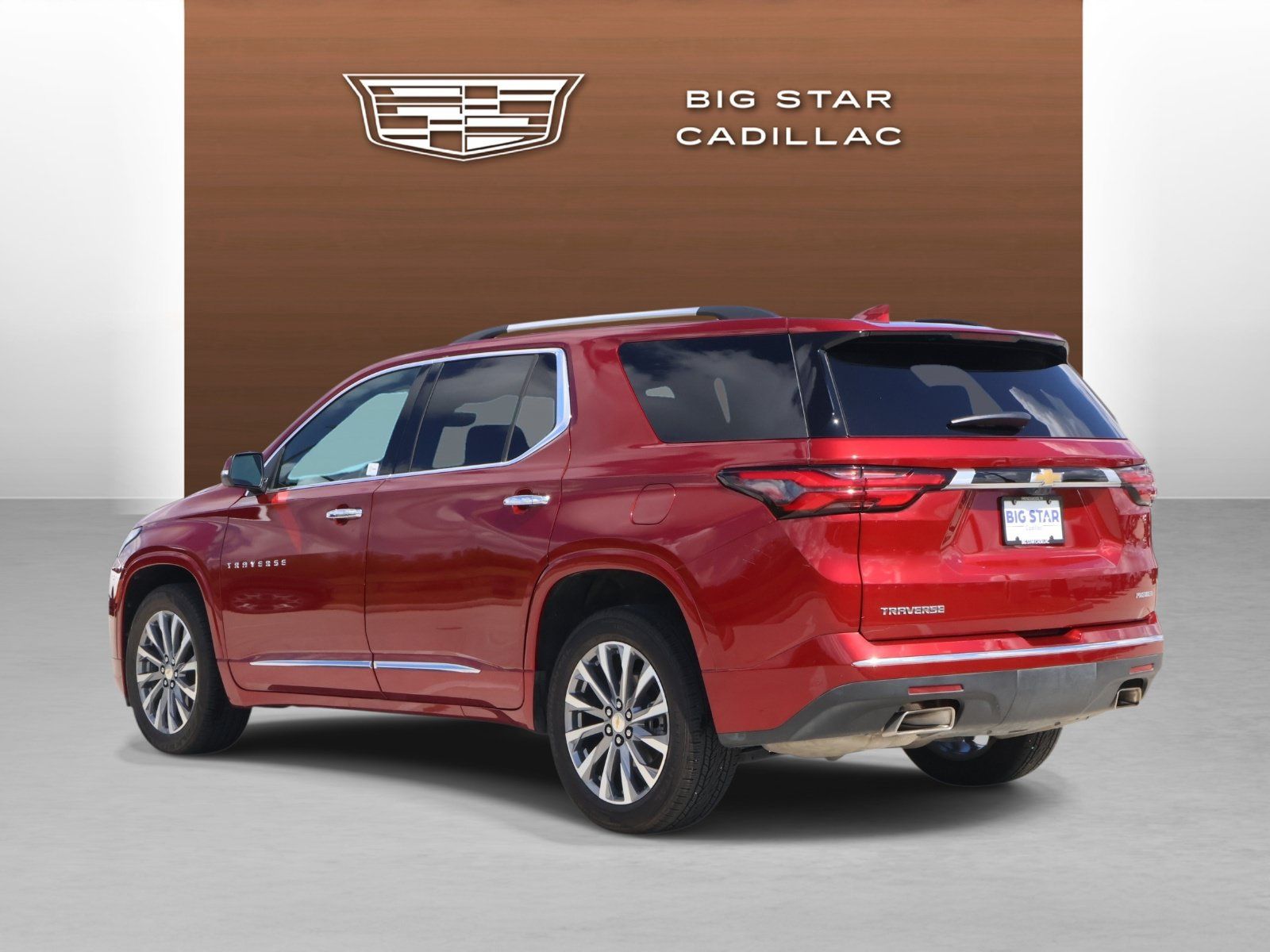 Used 2023 Chevrolet Traverse Premier FWD image 3