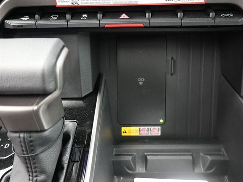 Used 2025 Toyota Tundra Limited image 32