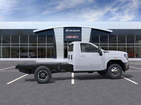 New 2026 GMC Sierra 3500 SLE image 5