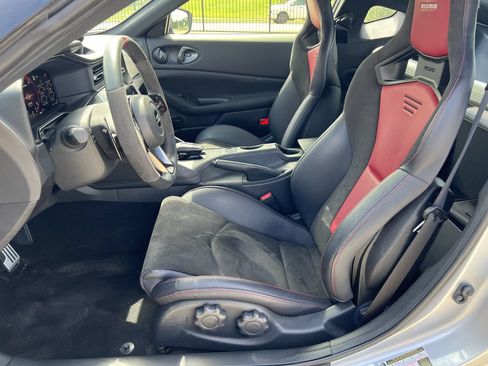 Used 2025 Nissan Z NISMO w/ Floor Mat Package RWD image 10