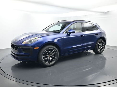Certified 2024 Porsche Macan AWD/4WD image 1