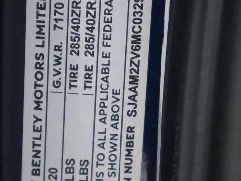 Used 2021 Bentley Bentayga image 33