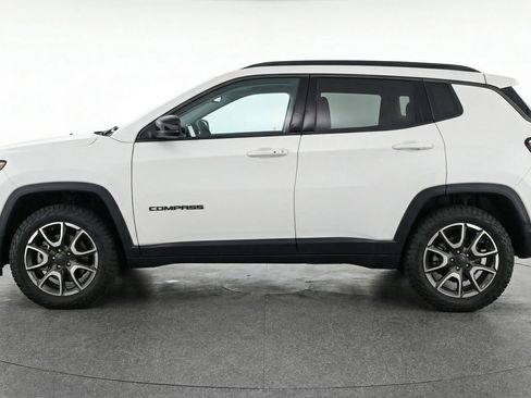 Used 2025 Jeep Compass Trailhawk AWD/4WD image 4