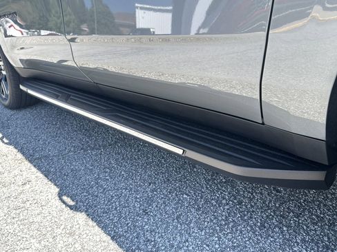 New 2025 Chevrolet Suburban Premier image 28