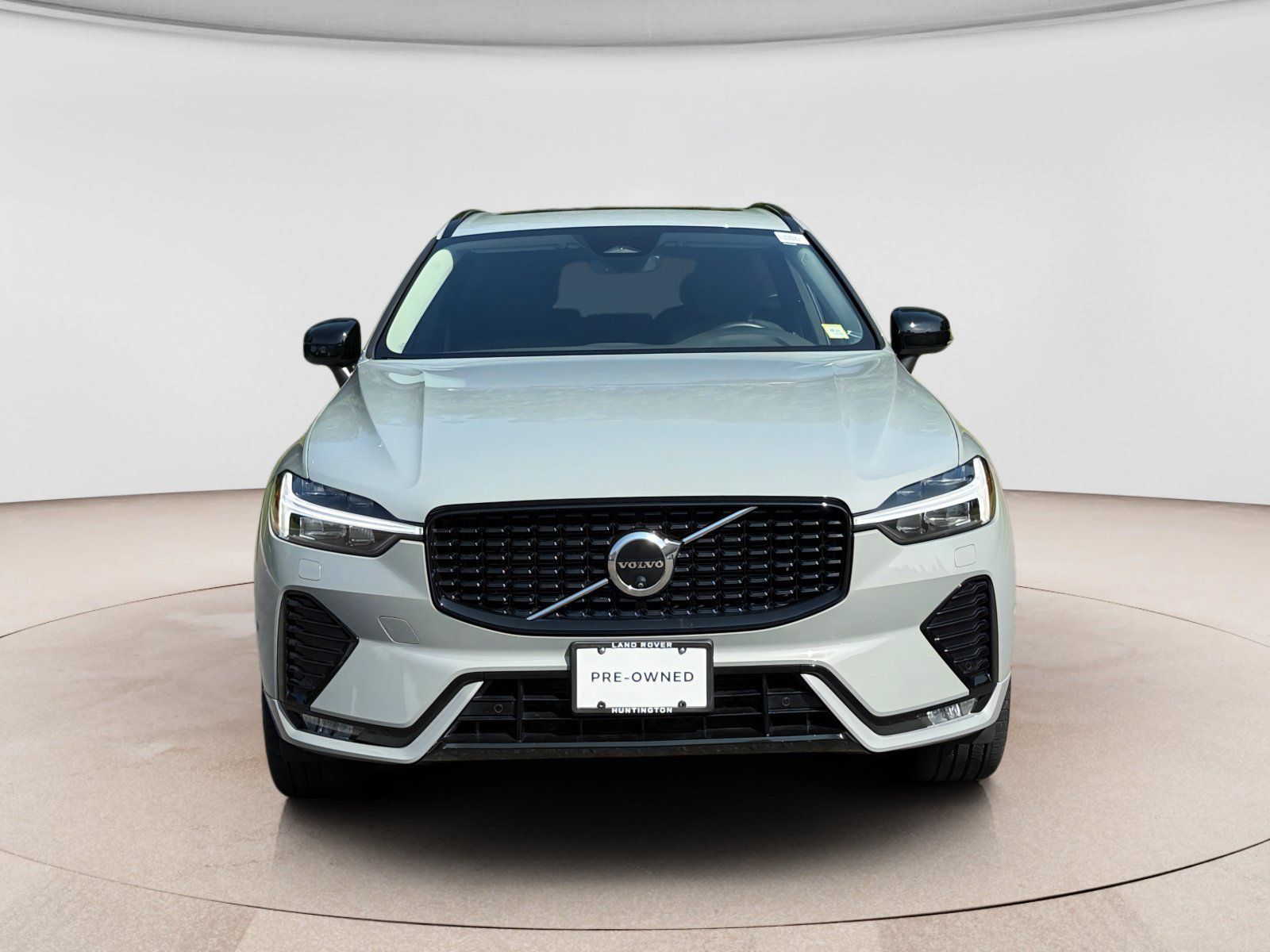 Used 2024 Volvo XC60 B5 Plus w/ Protection Package Premier AWD/4WD image 8