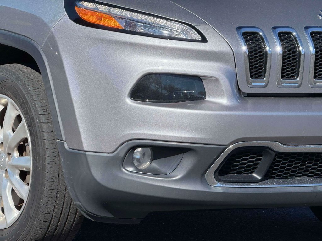 Used 2017 Jeep Cherokee Limited AWD/4WD image 5