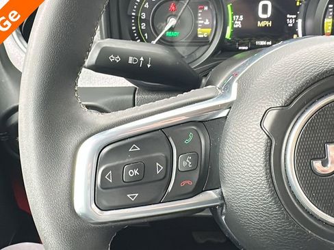 Used 2025 Jeep Wrangler Unlimited Sahara image 18