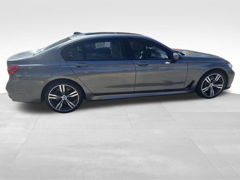 Used 2016 BMW 740i image 30