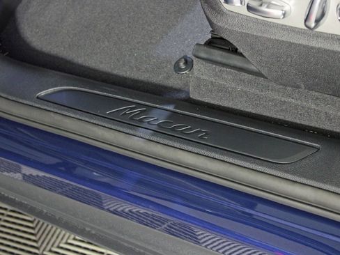 Used 2025 Porsche Macan image 18