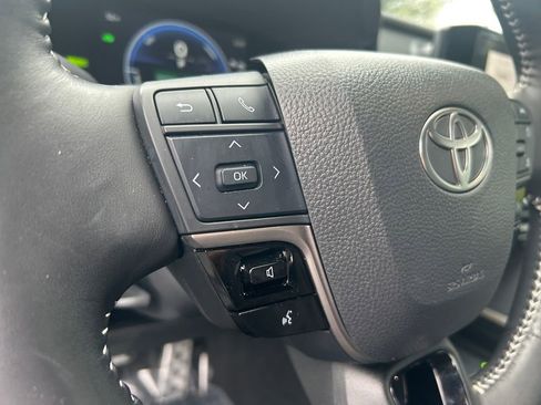 Used 2025 Toyota Camry SE image 17