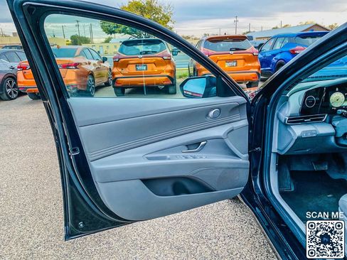 Used 2021 Hyundai Elantra SEL w/ Convenience Package image 17