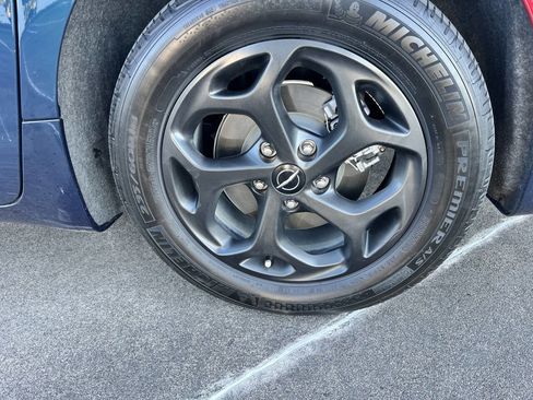 Used 2023 Chrysler Pacifica Touring-L w/ S Appearance Package image 53