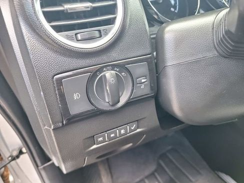 Used 2013 Chevrolet Captiva Sport LT FWD image 18