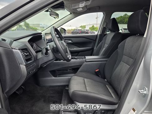 Used 2025 Nissan Rogue SV FWD image 9