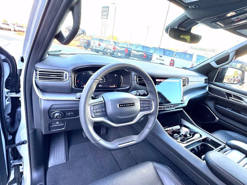 Used 2025 Jeep Wagoneer Series II AWD/4WD image 15