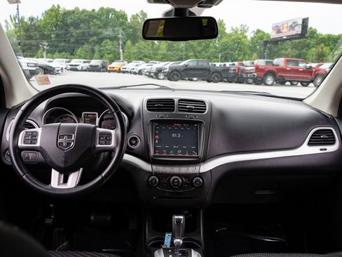 Used 2019 Dodge Journey SE w/ Safe & Sound Group FWD image 19