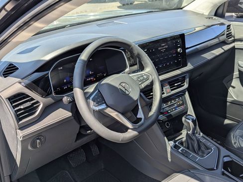 New 2026 Volkswagen Taos SE FWD image 12