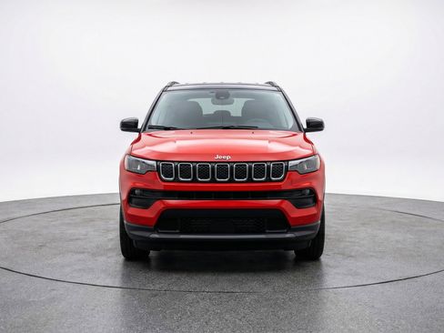 Used 2025 Jeep Compass Limited image 2