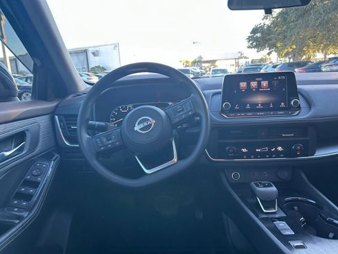Used 2023 Nissan Rogue SV image 44