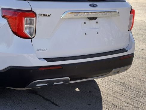 Used 2020 Ford Explorer XLT w/ Equipment Group 202A image 12
