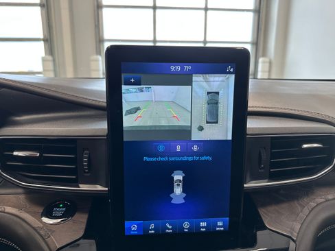 Used 2021 Ford Explorer Platinum w/ Equipment Group 601A AWD/4WD image 23