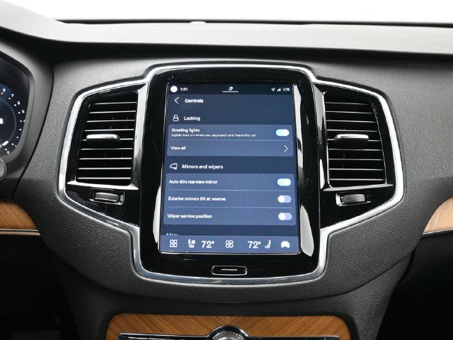 Used 2025 Volvo XC90 B6 Plus AWD/4WD image 18