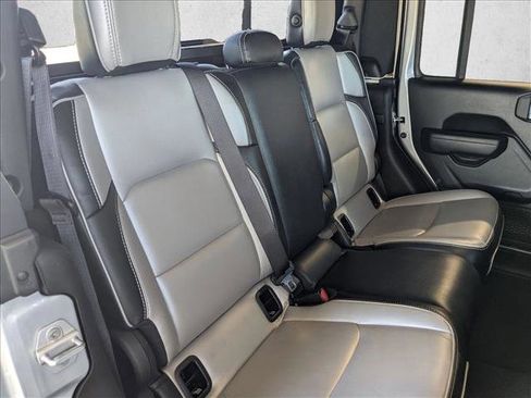 Used 2022 Jeep Gladiator Sport image 19