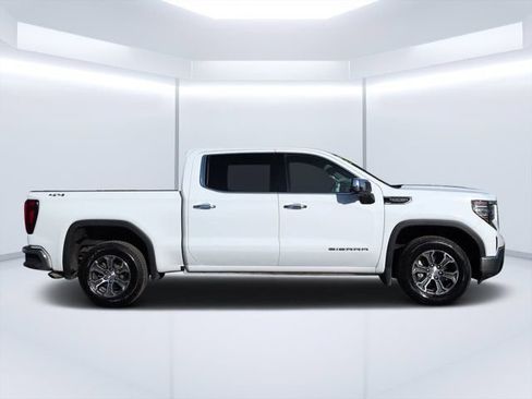 Used 2025 GMC Sierra 1500 SLT AWD/4WD image 2