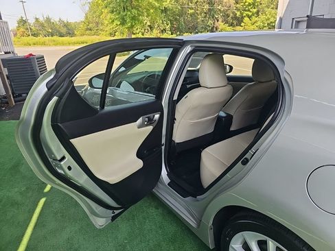 Used 2012 Lexus CT 200h Premium FWD image 34