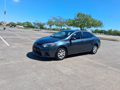 Used 2015 Toyota Corolla L image 2