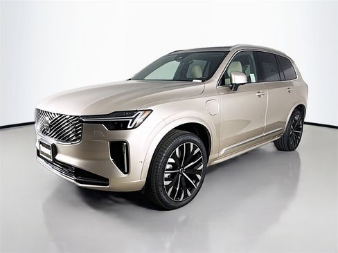 New 2026 Volvo XC90 T8 Plus w/ Protection Package Premier image 3