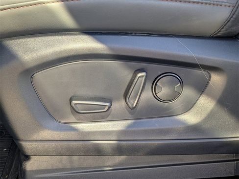 Used 2025 Ford Explorer Active w/ Active Comfort Package image 21