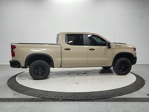 Used 2023 Chevrolet Silverado 1500 ZR2 w/ Technology Package image 8