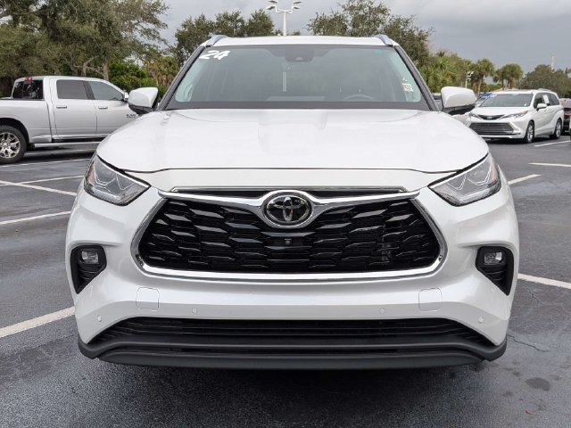 Used 2024 Toyota Highlander Limited FWD image 8