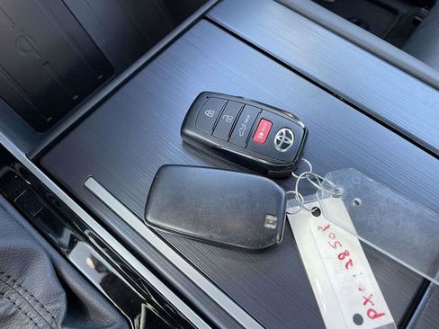 Used 2023 Toyota Tundra Platinum image 32