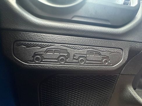 New 2025 Jeep Gladiator Sport image 30